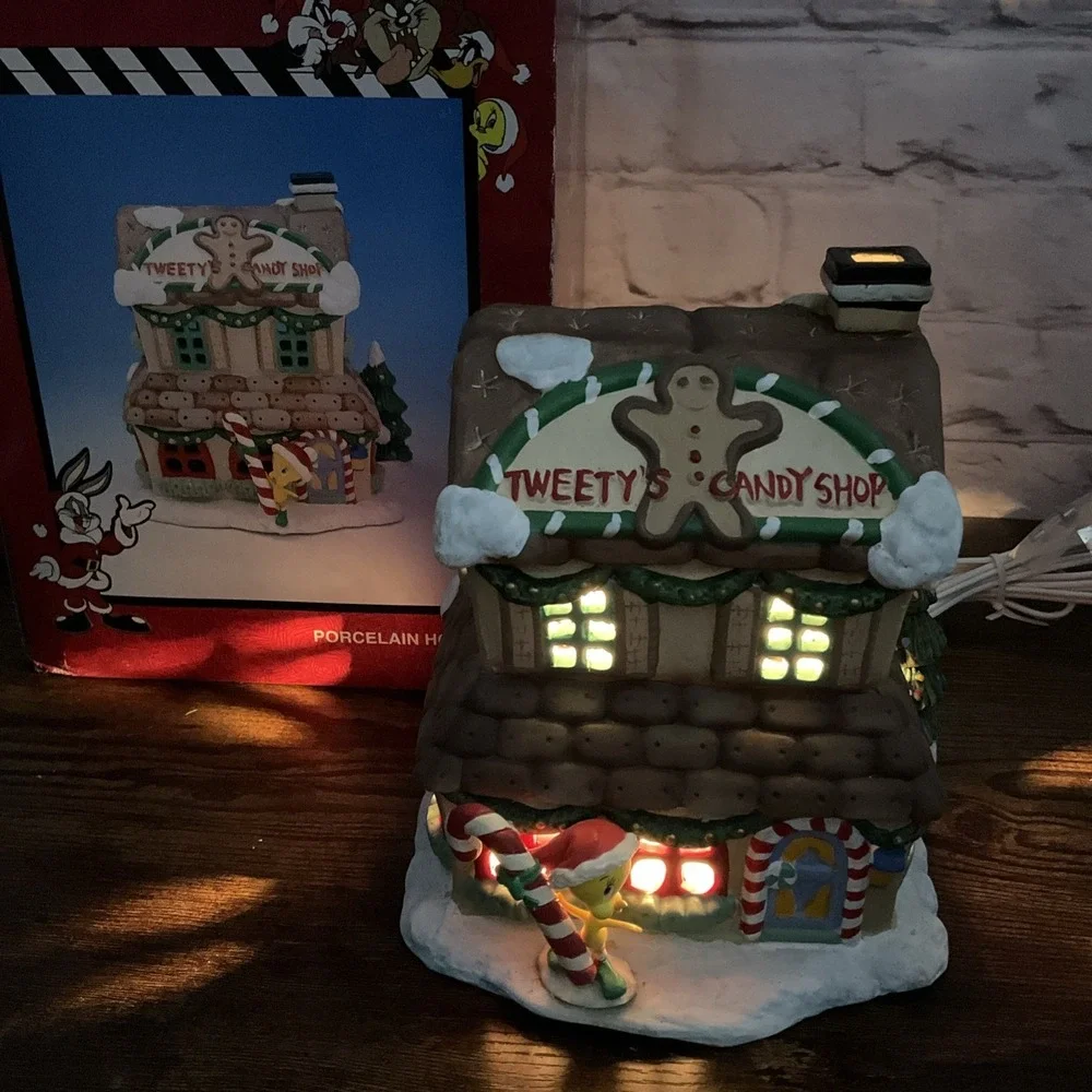 Vintage‎ 1996 Looney Tunes Lighted Ceramic Tweety Candy Shop Decoration